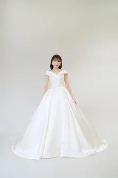 スノーホワイト￥188000（税別）リボン付 | ウェディングドレス