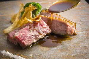 料理が有名な旅館が手掛ける人気のゲストハウスは、料理が自慢！