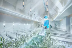 白亜の独立型チャペル／全天候型の神殿での神前式