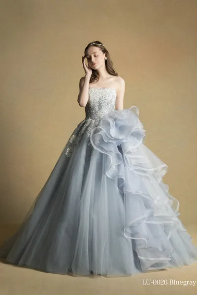 人気ランキング｜グレー系のウェディングドレス byみんなのウェディング