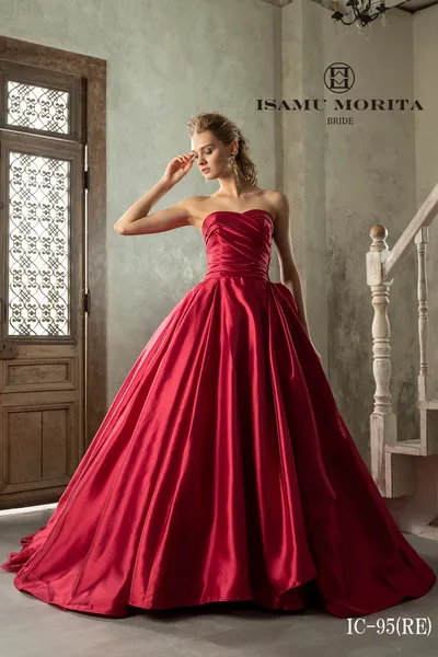 人気ランキング 赤 レッド系のウェディングドレス Byみんなのウェディング