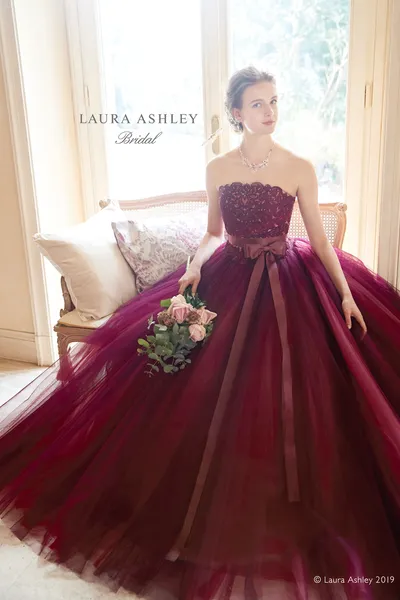 人気ランキング 赤 レッド系のウェディングドレス Byみんなのウェディング