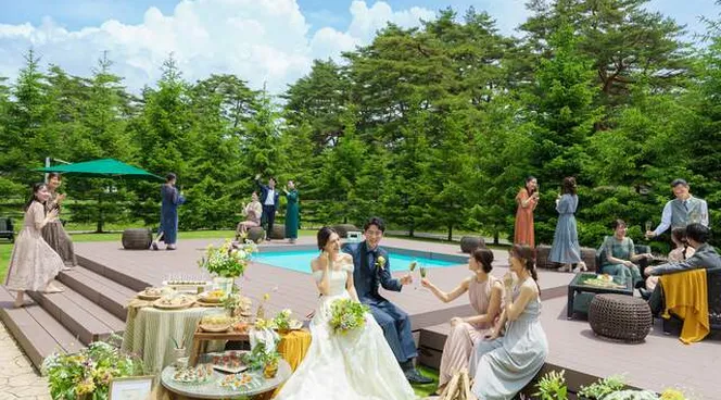 ブリンシュ―ウッドデッキ・プール付き―