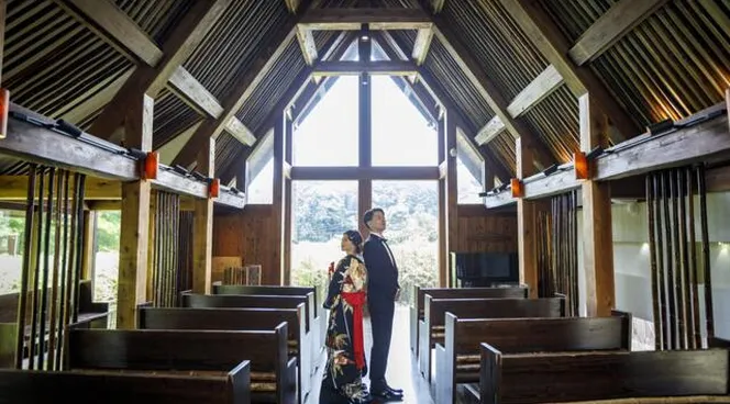 自然に囲まれたチャペル