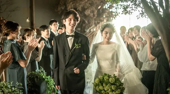 シンボルツリーが見守る「森のチャペル」