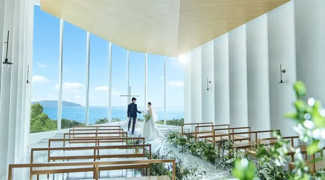 瀬戸内海の絶景を背景に感動的な挙式が叶う