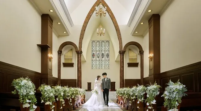 メアリークロス教会 緑と木の温もりの独立型チャペル