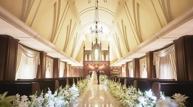  独立型チャペル・天井高９M「広小路伏見 礼拝堂」