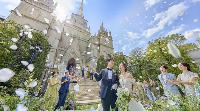 首都圏屈指の大聖堂が迎える緑と光に祝福された別世界