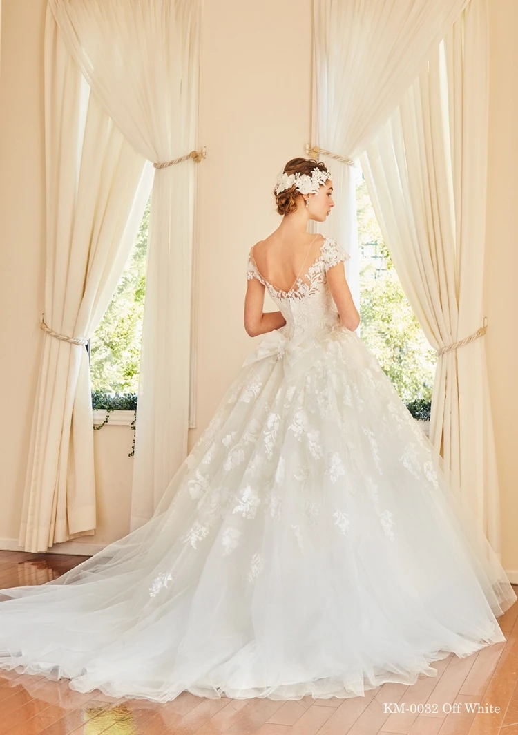 【美品】ウェディングドレス シンプル派の花嫁に！ 美しい存在感のサテン＆ミカド素材の