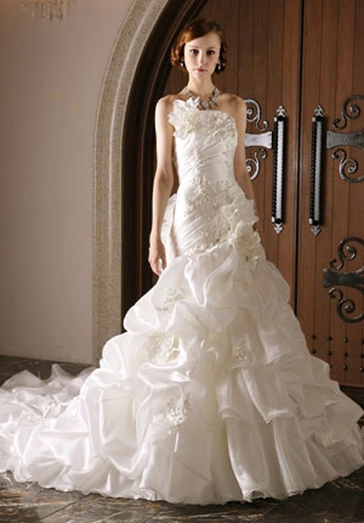 ホワイト フリル ストラップレス ウェディングドレスM