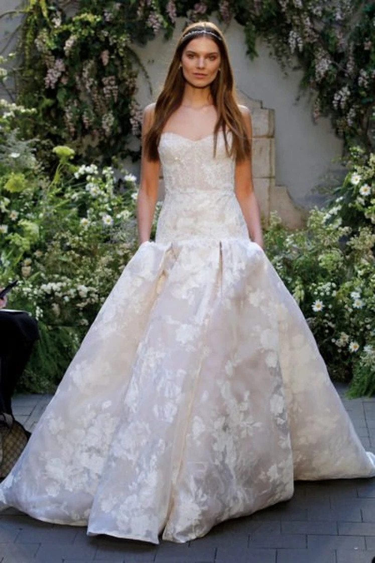Monique Lhuillier(モニーク ルイリエ)のウェディングドレス