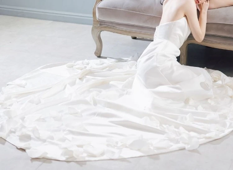 裾花びらドレス | ウェディングドレス