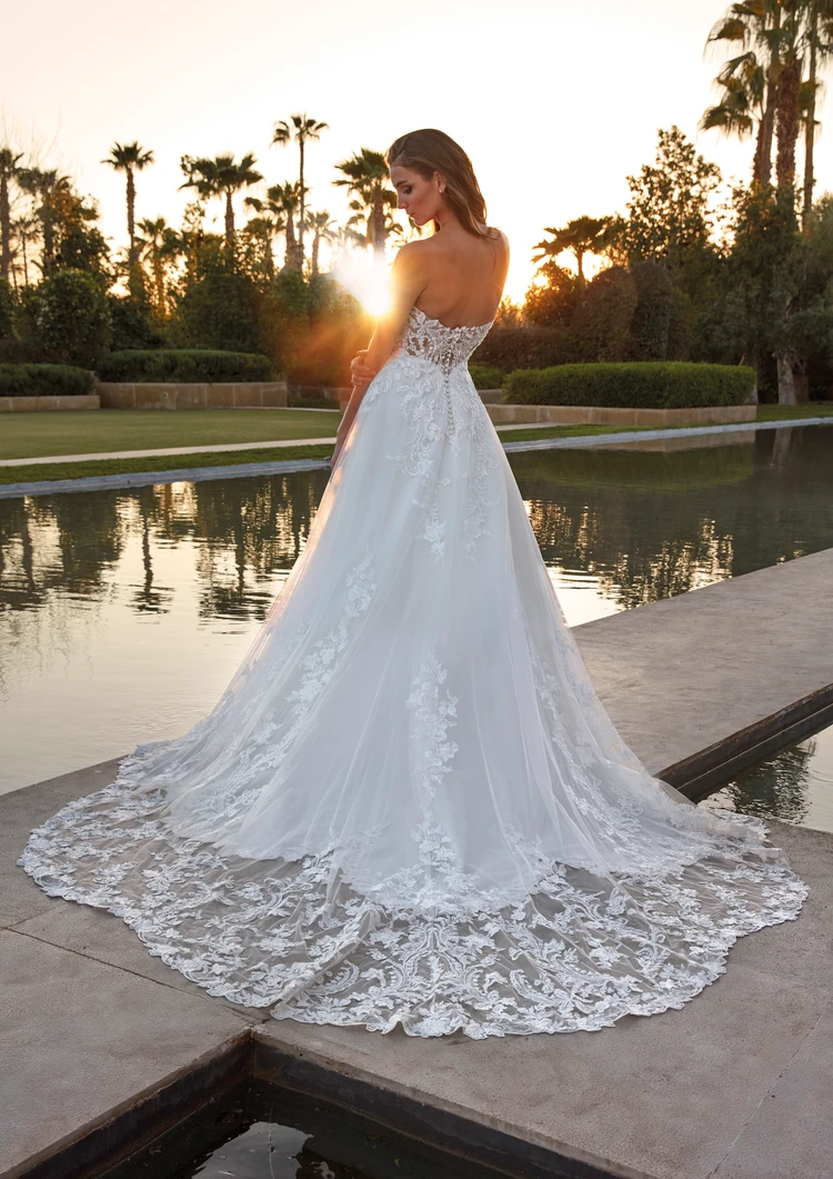 プロノビアス風 レースドレス  YNSウェディングドレス RINNES｜PRONOVIAS(プロノビアス)のウェディングドレス