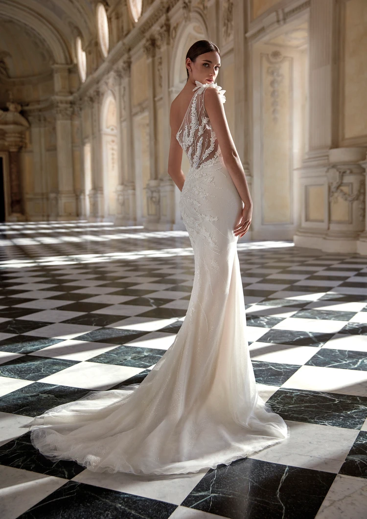 AGATIA｜PRONOVIAS(プロノビアス)のウェディングドレス