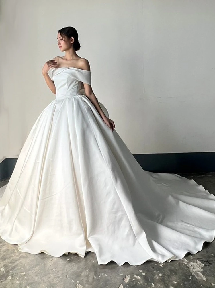 ST-099 Ivory｜STORIA.em(ストーリア,エム)のウェディングドレス