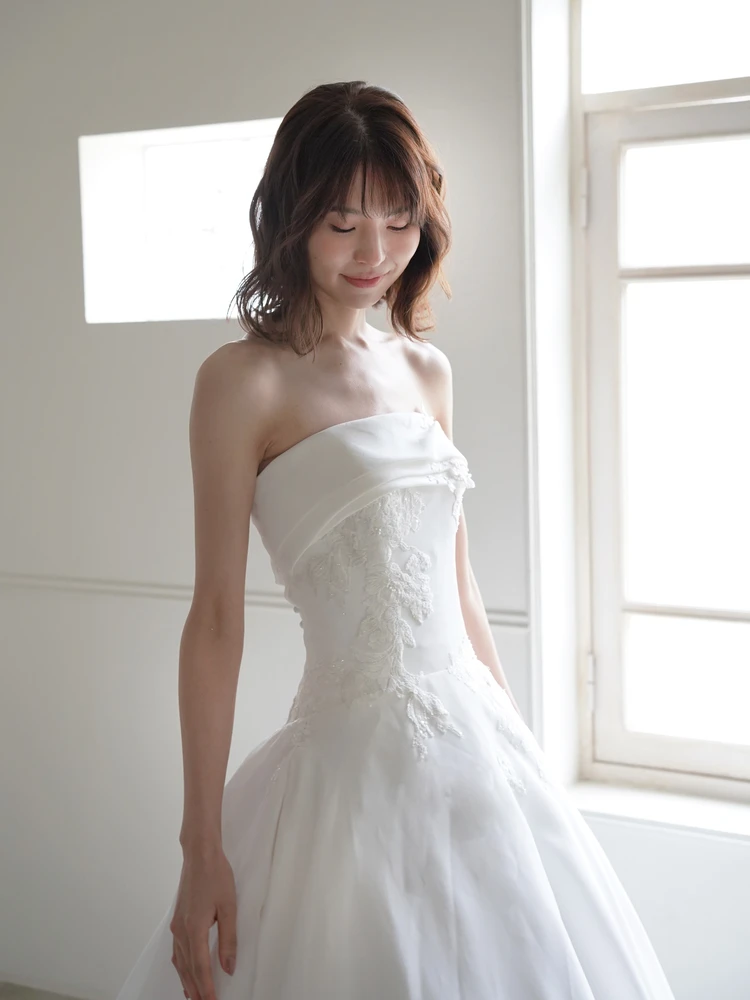 MK-012 offwhite｜atelier e&m(アトリエエム)のウェディングドレス