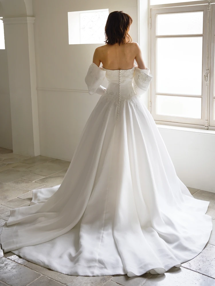 MK-012 offwhite｜atelier e&m(アトリエエム)のウェディングドレス