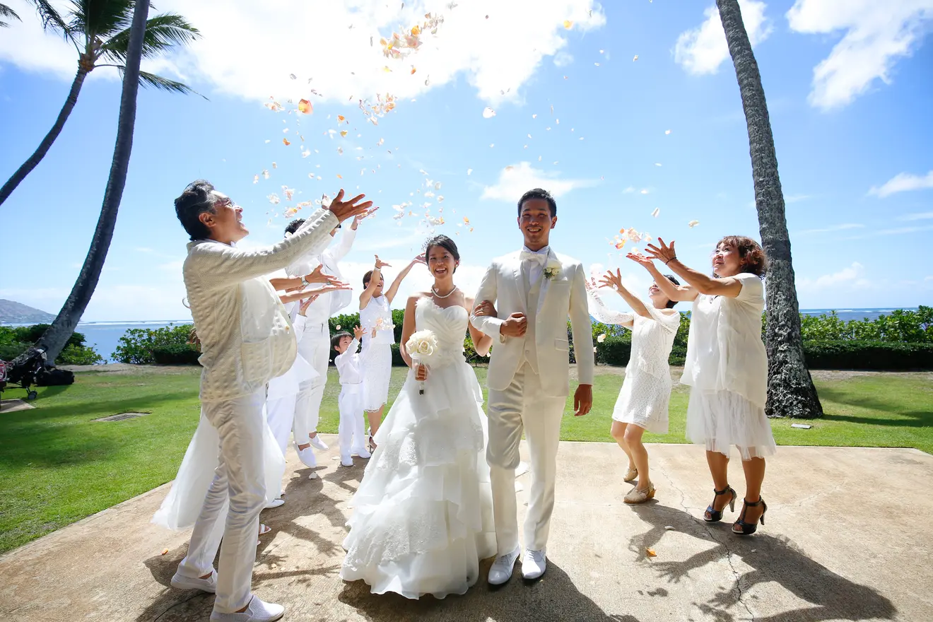 ドレスコードは「ALL ホワイト」 - キャルバリー・バイ・ザ・シー教会