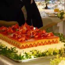 ウェディングケーキ　断面の苺がキレイ！
