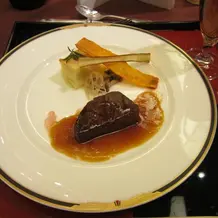 牛ひれ肉。うまく切れなかった