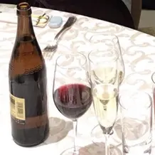 飲み物にはワインが赤と白両方ありました