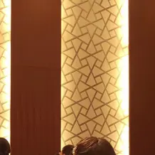 披露宴会場の壁色