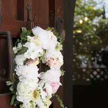 教会の扉の装花