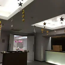 ロビーにも星の飾りを