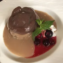 上からミルクティー味の葛湯をかけます