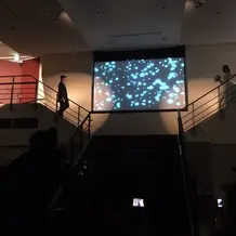 両扉からのカラードレスでの再入場です。