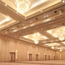 披露宴会場はかなり豪華で広いです