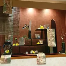 廊下の壁のディスプレイ