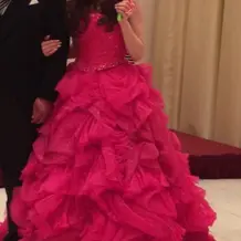 お色直し後、ビビットピンクのカラードレス