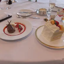 コースのデザートとケーキ１人分
