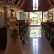 ドレスの展示あり