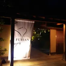 夜になると雰囲気が変わります