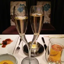 新郎新婦の乾杯グラスがお洒落