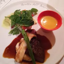 お肉、サーモンと野菜、スープのプレート