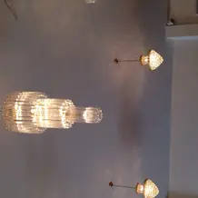 7メートルある天井と豪華なシャンデリア