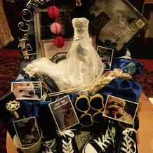 真ん中のドレスがレプリカです。