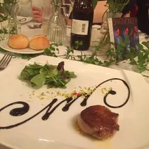 コース料理のフォアグラのお皿