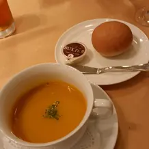 季節のスープとフワフワのパン