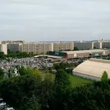 近くにはホームセンター等大型店舗が多い