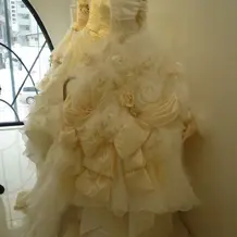 TUTUのドレス。剛力彩芽プロデュース