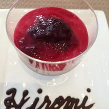 ベリーの香りと色が際立つデザートです