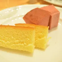 引き出物試食。手前のチーズケーキが◎