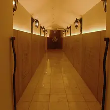 エレベーターっからチャペルまでの通路