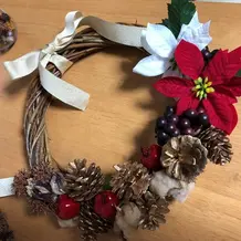 入口に飾った手作りリース