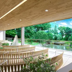 庭園を臨む挙式で紡ぐ美しい一日